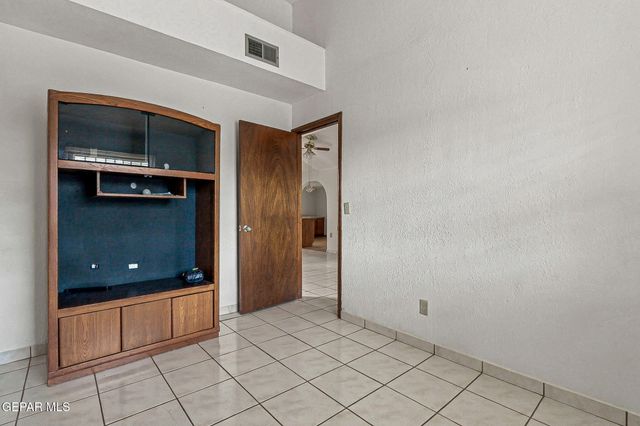 9753 STAUBACH Drive, El Paso, TX 79927