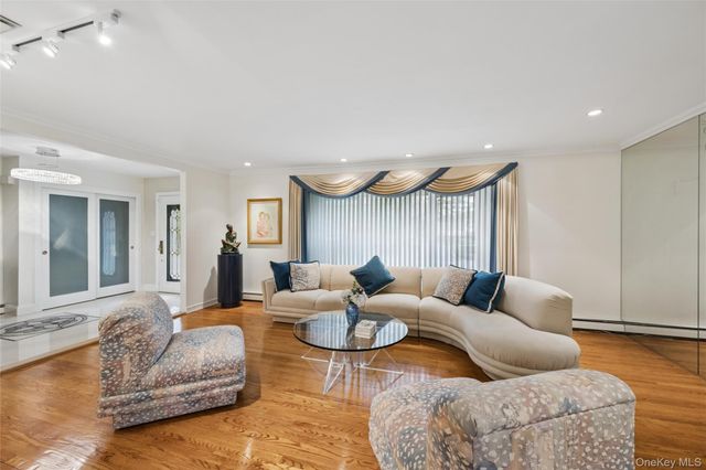 192 Split Rock Road, Syosset, NY 11791