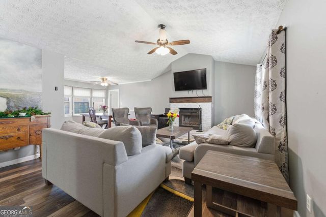 406 Hidden Valley Ct SE, Conyers, GA 30094