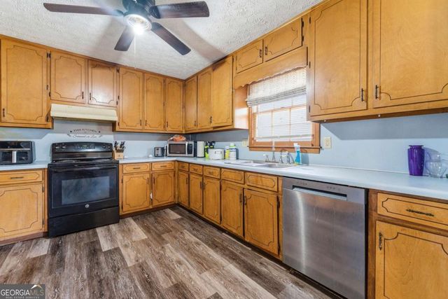 406 Hidden Valley Ct SE, Conyers, GA 30094