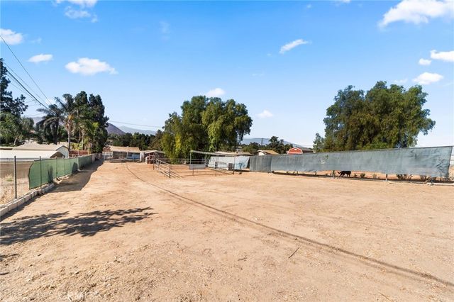 527 7th, Norco, CA 92860