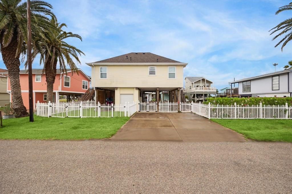 16715 Montego Way, Jamaica Beach, TX 77554