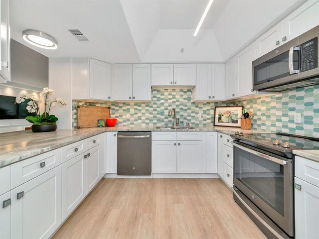 1255 N GULFSTREAM AVENUE 204, Sarasota, FL 34236