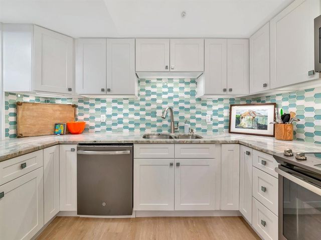 1255 N GULFSTREAM AVENUE 204, Sarasota, FL 34236