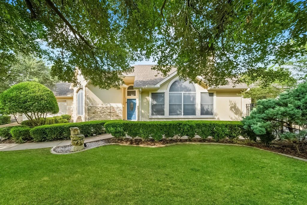 30 Muirfield Greens LN, Lakeway, TX 78738