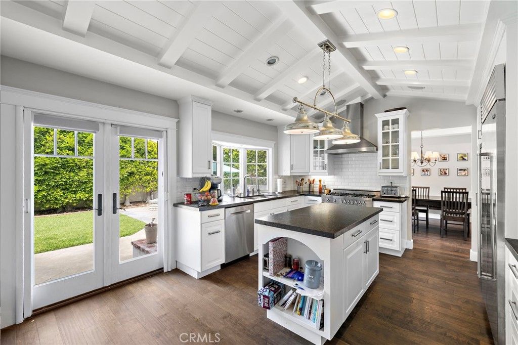Image 13 of property listing at 2201 Aralia, Newport Beach, CA 92660