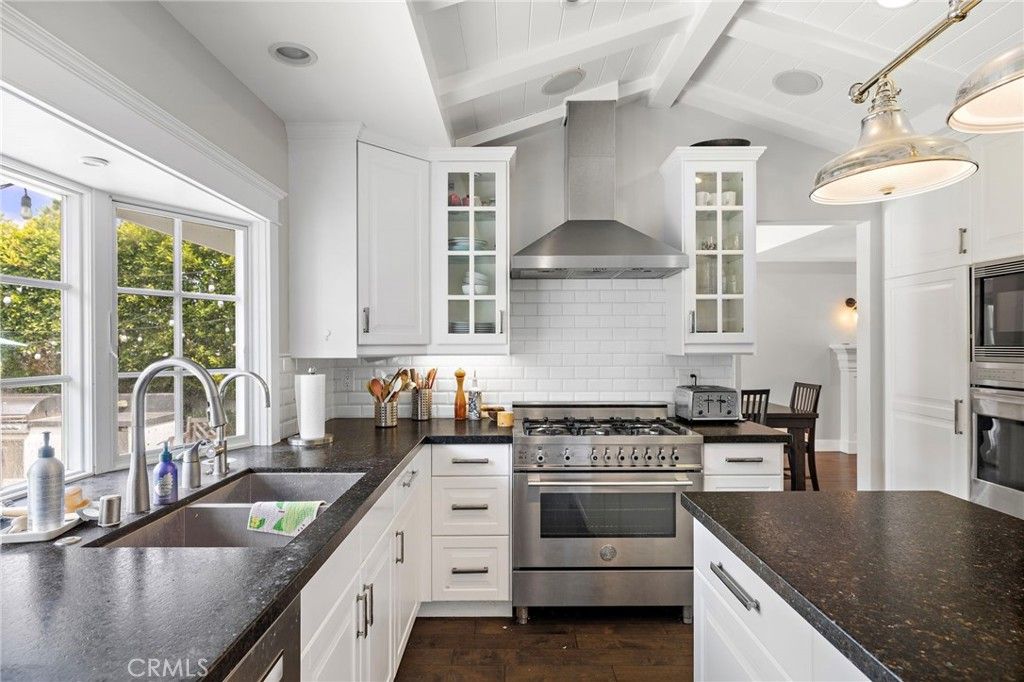Image 14 of property listing at 2201 Aralia, Newport Beach, CA 92660