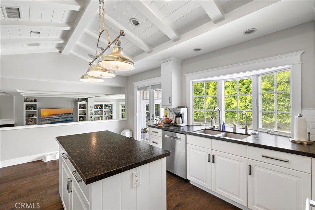 Image 15 of property listing at 2201 Aralia, Newport Beach, CA 92660