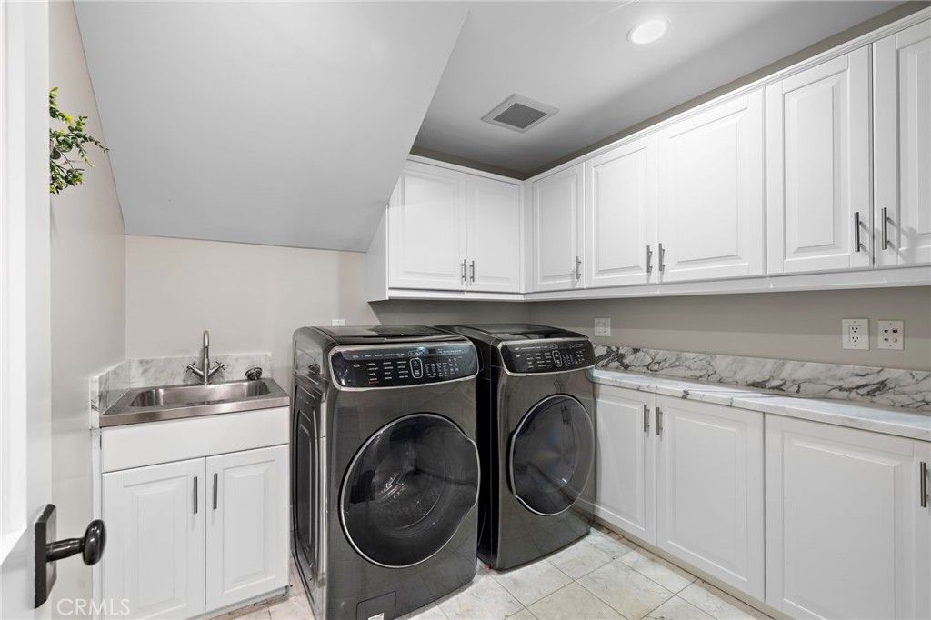 Image 19 of property listing at 2201 Aralia, Newport Beach, CA 92660