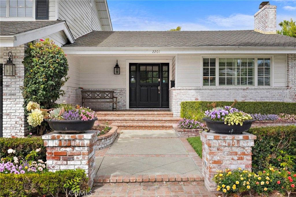 Image 2 of property listing at 2201 Aralia, Newport Beach, CA 92660
