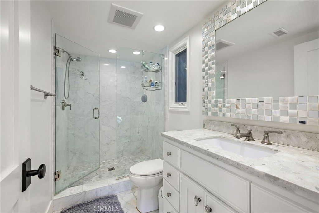 Image 21 of property listing at 2201 Aralia, Newport Beach, CA 92660