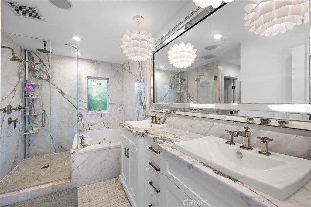 Image 23 of property listing at 2201 Aralia, Newport Beach, CA 92660