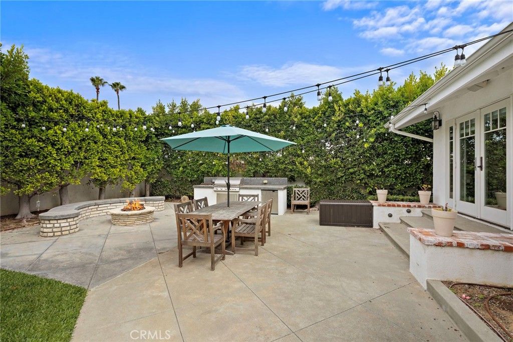 Image 4 of property listing at 2201 Aralia, Newport Beach, CA 92660