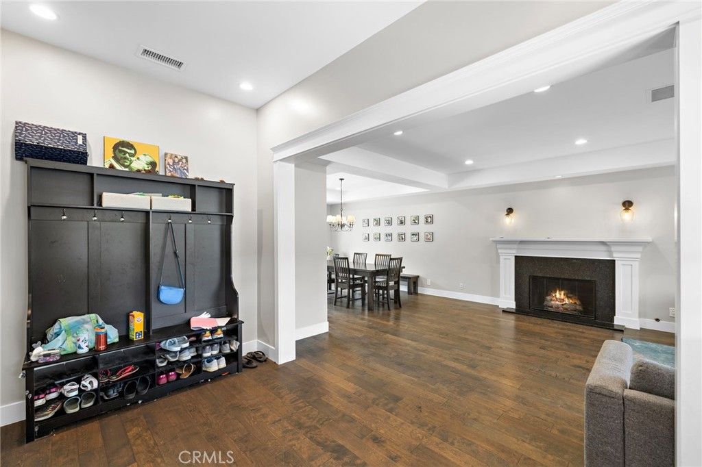 Image 7 of property listing at 2201 Aralia, Newport Beach, CA 92660