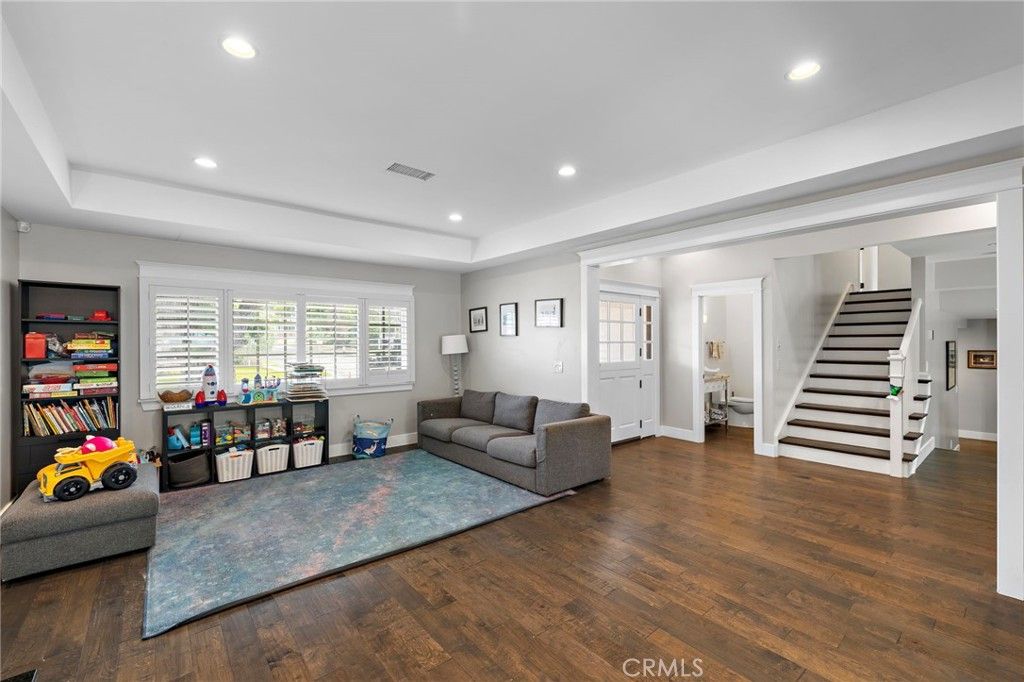 Image 8 of property listing at 2201 Aralia, Newport Beach, CA 92660