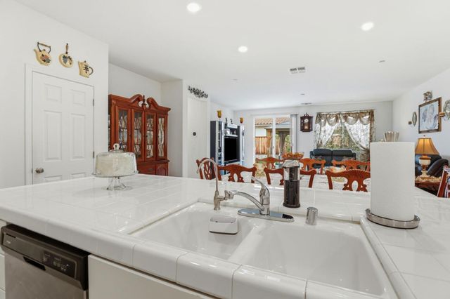 805 Klamath Way, Hollister, CA 95023