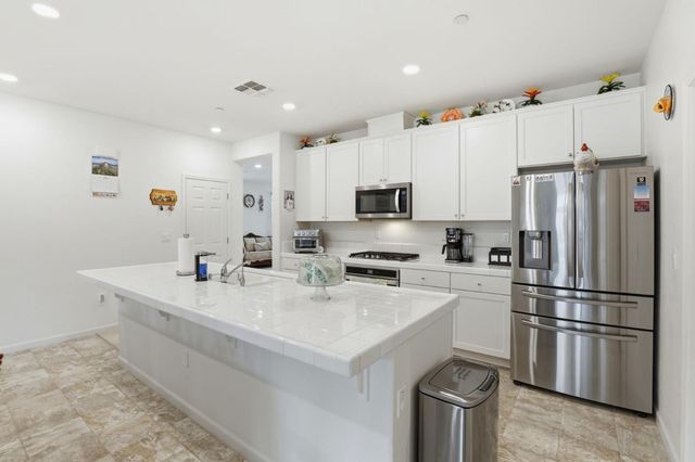 805 Klamath Way, Hollister, CA 95023