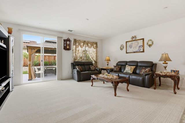 805 Klamath Way, Hollister, CA 95023