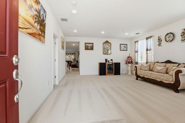 805 Klamath Way, Hollister, CA 95023