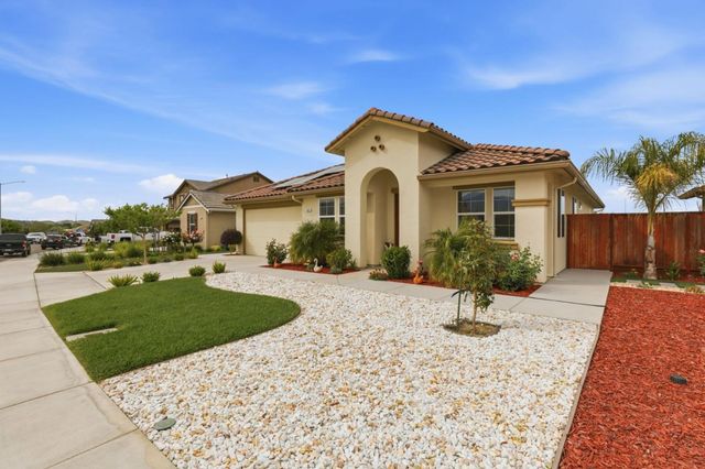 805 Klamath Way, Hollister, CA 95023