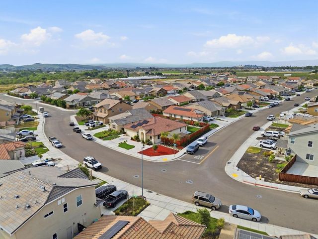 805 Klamath Way, Hollister, CA 95023