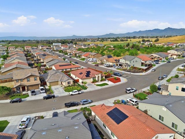 805 Klamath Way, Hollister, CA 95023