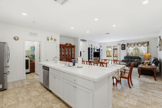 805 Klamath Way, Hollister, CA 95023
