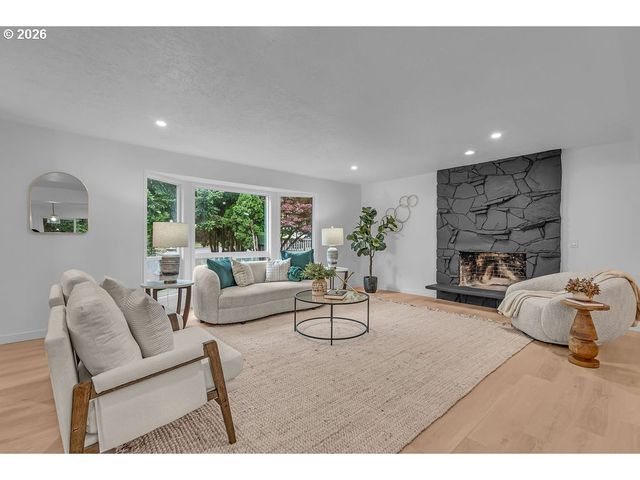 9864 Se KELA Ct, Happy Valley, OR 97086
