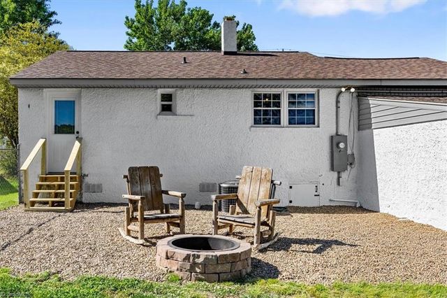 604 Rosedale Drive, Thomasville, NC 27360