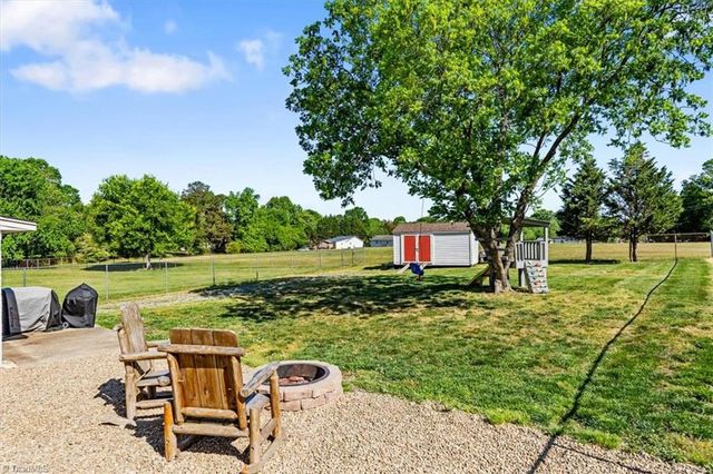 604 Rosedale Drive, Thomasville, NC 27360