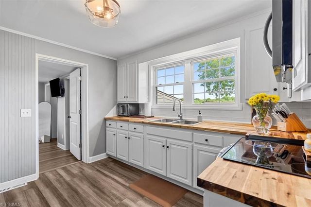 604 Rosedale Drive, Thomasville, NC 27360