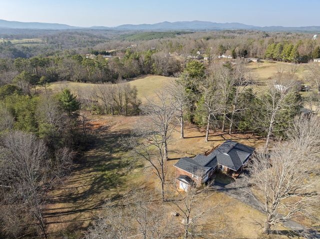340 La Vista Drive, Blue Ridge, GA 30513