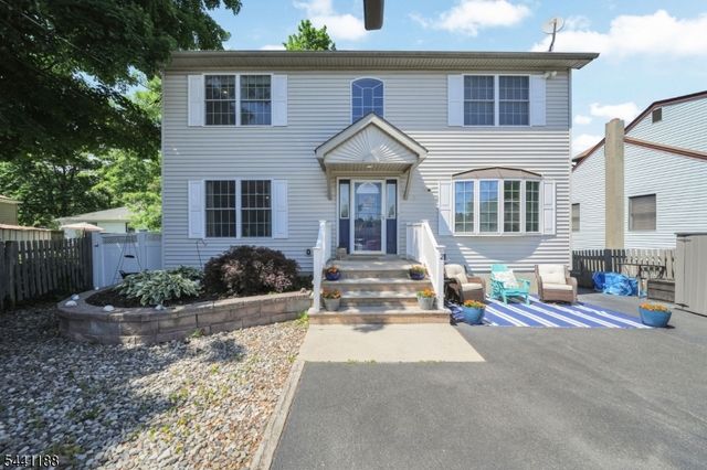 2 Brights Point Rd, Jefferson Twp., NJ 07849