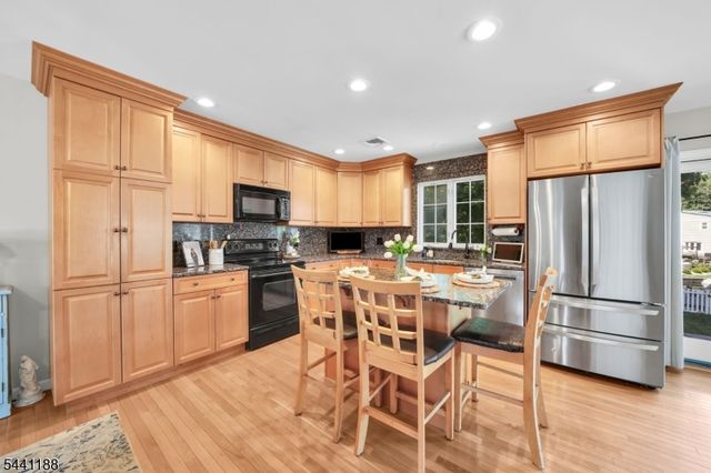 2 Brights Point Rd, Jefferson Twp., NJ 07849