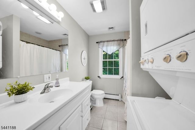2 Brights Point Rd, Jefferson Twp., NJ 07849