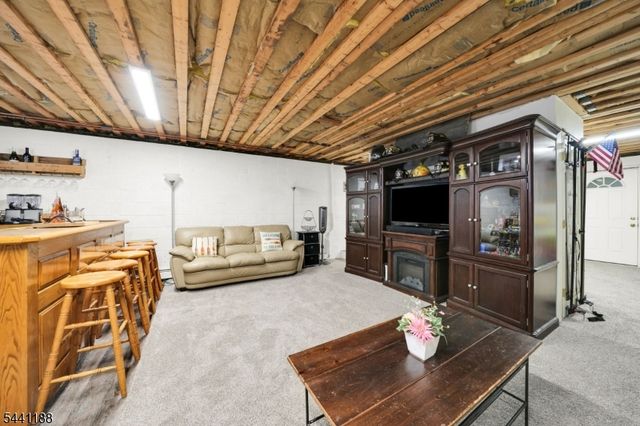 2 Brights Point Rd, Jefferson Twp., NJ 07849