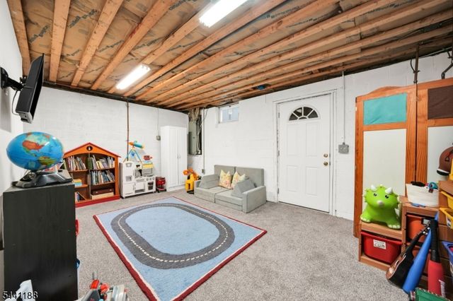 2 Brights Point Rd, Jefferson Twp., NJ 07849