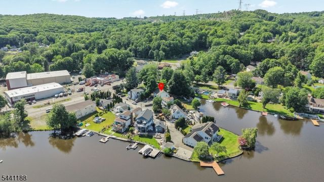 2 Brights Point Rd, Jefferson Twp., NJ 07849
