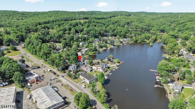 2 Brights Point Rd, Jefferson Twp., NJ 07849
