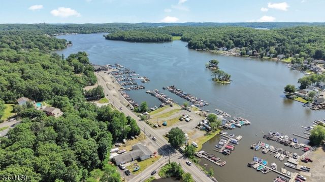 2 Brights Point Rd, Jefferson Twp., NJ 07849