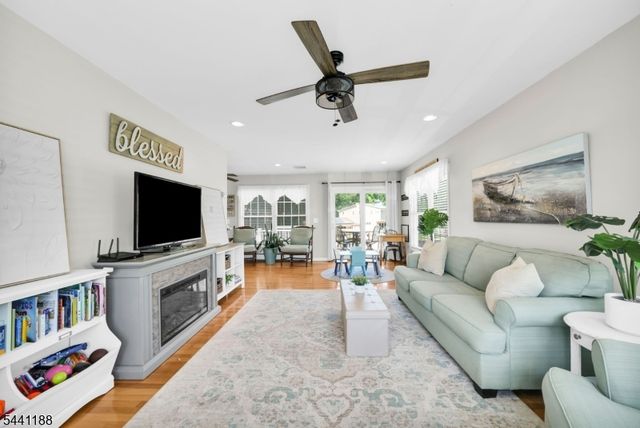 2 Brights Point Rd, Jefferson Twp., NJ 07849