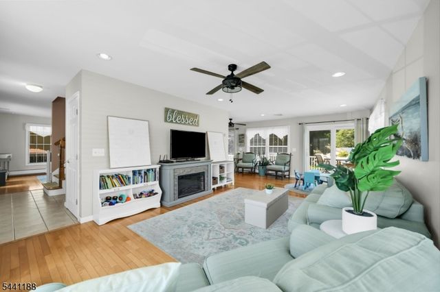 2 Brights Point Rd, Jefferson Twp., NJ 07849