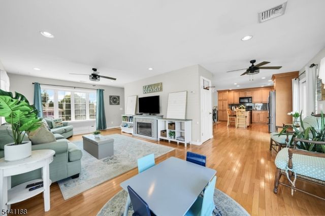 2 Brights Point Rd, Jefferson Twp., NJ 07849