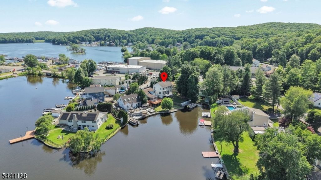 2 Brights Point Rd, Jefferson Twp., NJ 07849