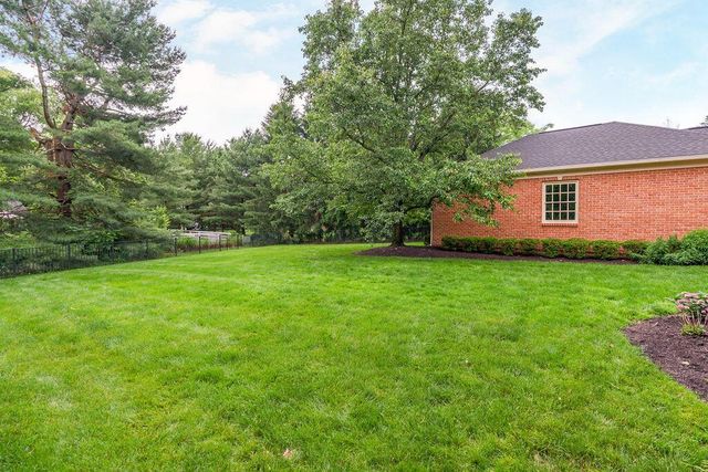 3762 Pembrooke Green E, New Albany, OH 43054