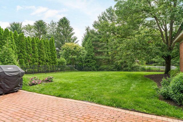3762 Pembrooke Green E, New Albany, OH 43054