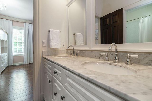 3762 Pembrooke Green E, New Albany, OH 43054