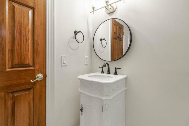 3762 Pembrooke Green E, New Albany, OH 43054