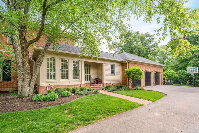 3762 Pembrooke Green E, New Albany, OH 43054