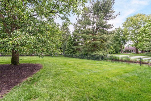 3762 Pembrooke Green E, New Albany, OH 43054